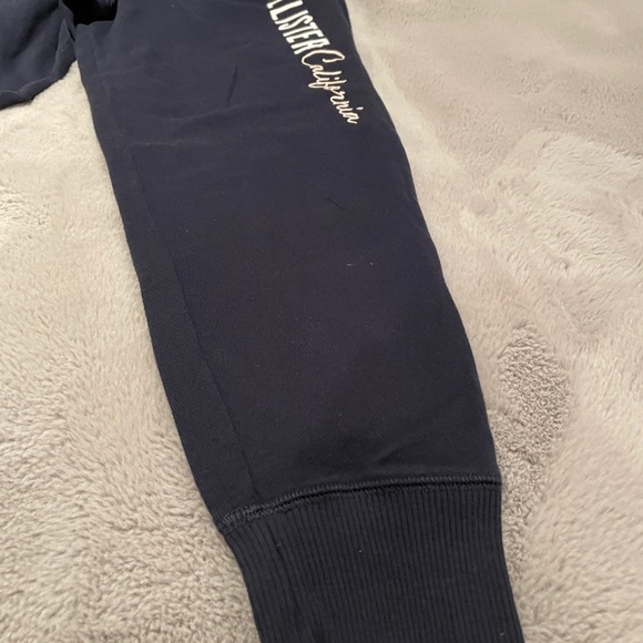 Hollister High Rise Joggers - Picture 3 of 6